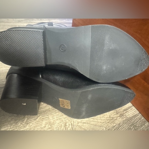 Black Western Cowboy Boots with White Stitching - Picture 9 of 11